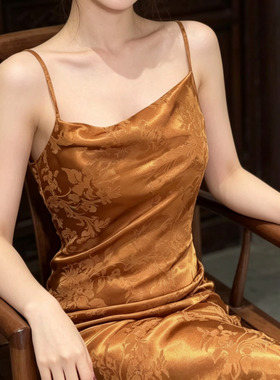 新中式高级提花斜裁人丝荡领吊带裙2026夏季新款气质连衣裙南瓜色