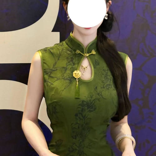 改良水滴绿色新中式旗袍女洛春赋