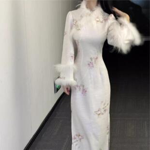 新中式长款旗袍长袖毛领改良旗袍加绒秋冬款年轻少女连衣裙 白玉