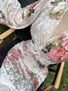 新中式国风v领扭折鱼尾裙秋冬丝绒连衣裙长袖收腰包臀裙女绝杀花