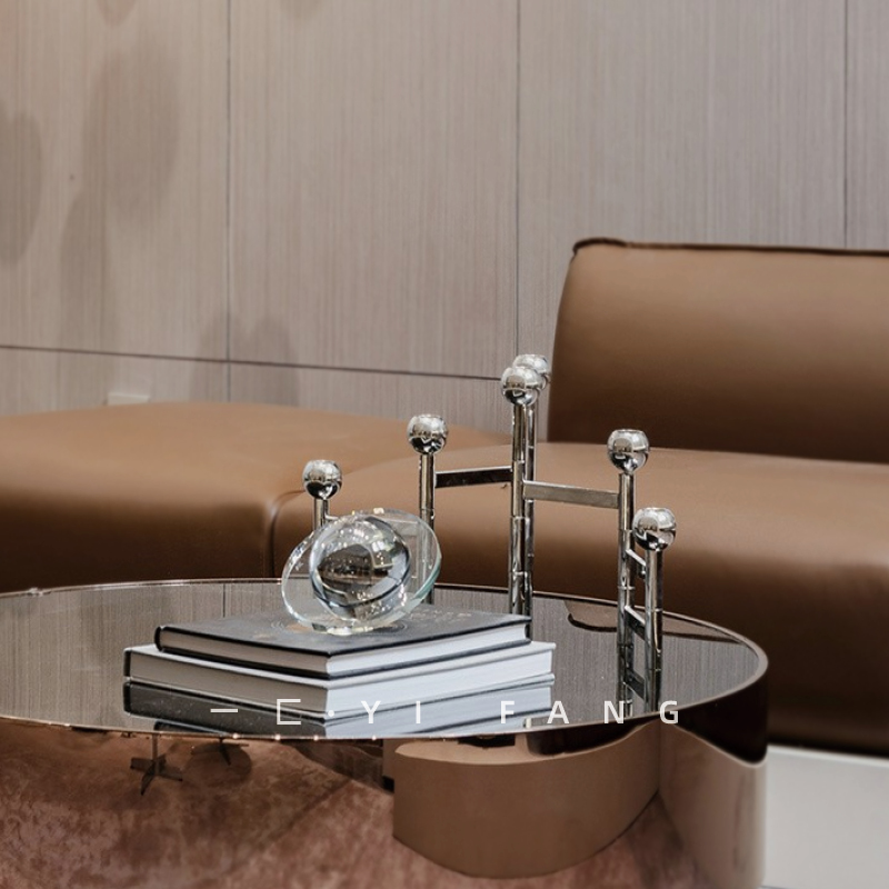 样板间会客厅茶几搭配飞碟烛台