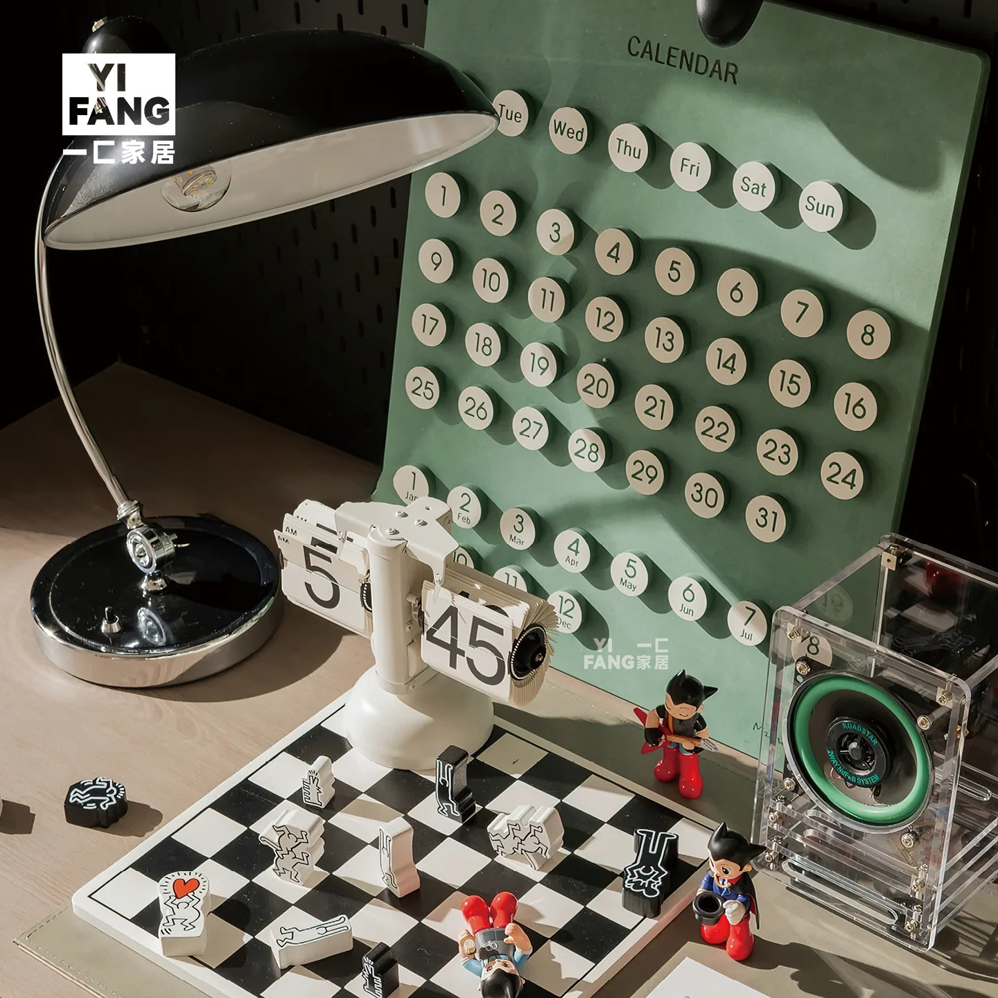 一匚 现代棋盘笔筒件音响日历 儿童房书房阿潮玩主题样板间摆件
