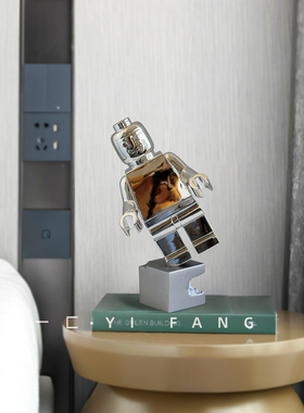 一方创意银色笑脸机器人积木卡通摆件样板间售楼处儿童房书房装饰