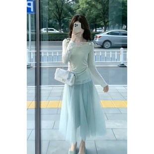 早春季 温柔ins少女风假两件蕾丝拼接上衣搭配浅绿网纱裙两件套装