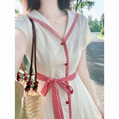 红格绑带V领条纹连衣裙