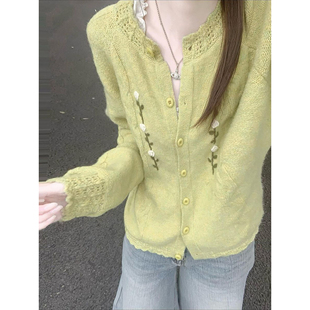 搭配木耳边内搭两件套装 2026新款 温柔减龄薄荷绿立体花朵针织开衫