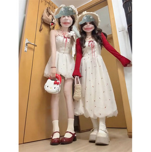 闺蜜装 一整套穿搭学院风绝美白色初恋吊带花苞连衣裙女红色短罩衫