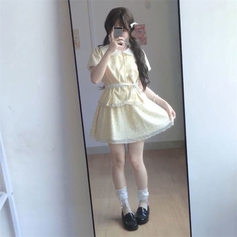 短袖上衣+波点蛋糕半身裙