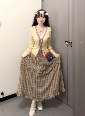 一整套温柔甜美感黄色针织毛衣开衫搭配格纹木耳边半身裙两件套装