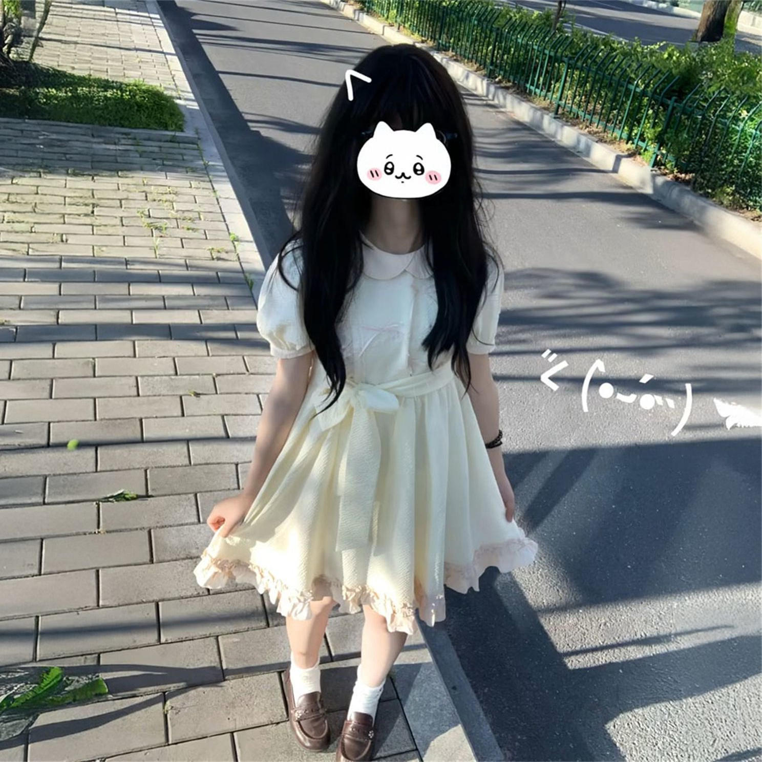 娃娃领杏色短袖花边连衣裙