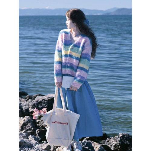 毛衣外套女叠穿蓝色半身裙