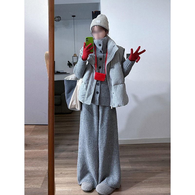 毛衣开衫+针织长裤+马甲棉服