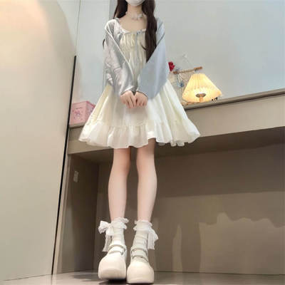 白色吊带连衣裙+防晒针织开衫