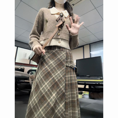 假两件毛衣+格纹半身裙