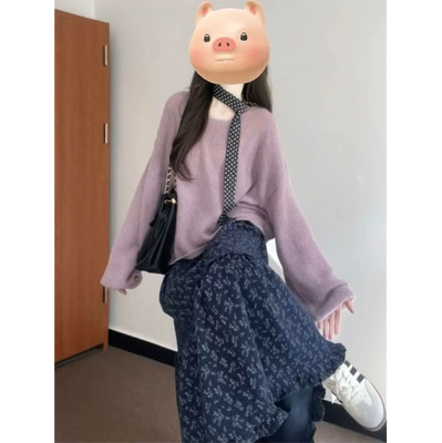 圆领套头毛衣+碎花半身裙子