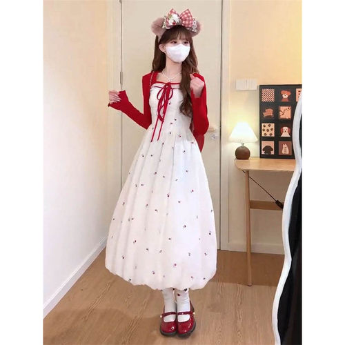 碎花吊带花苞连衣裙叠穿红色开衫