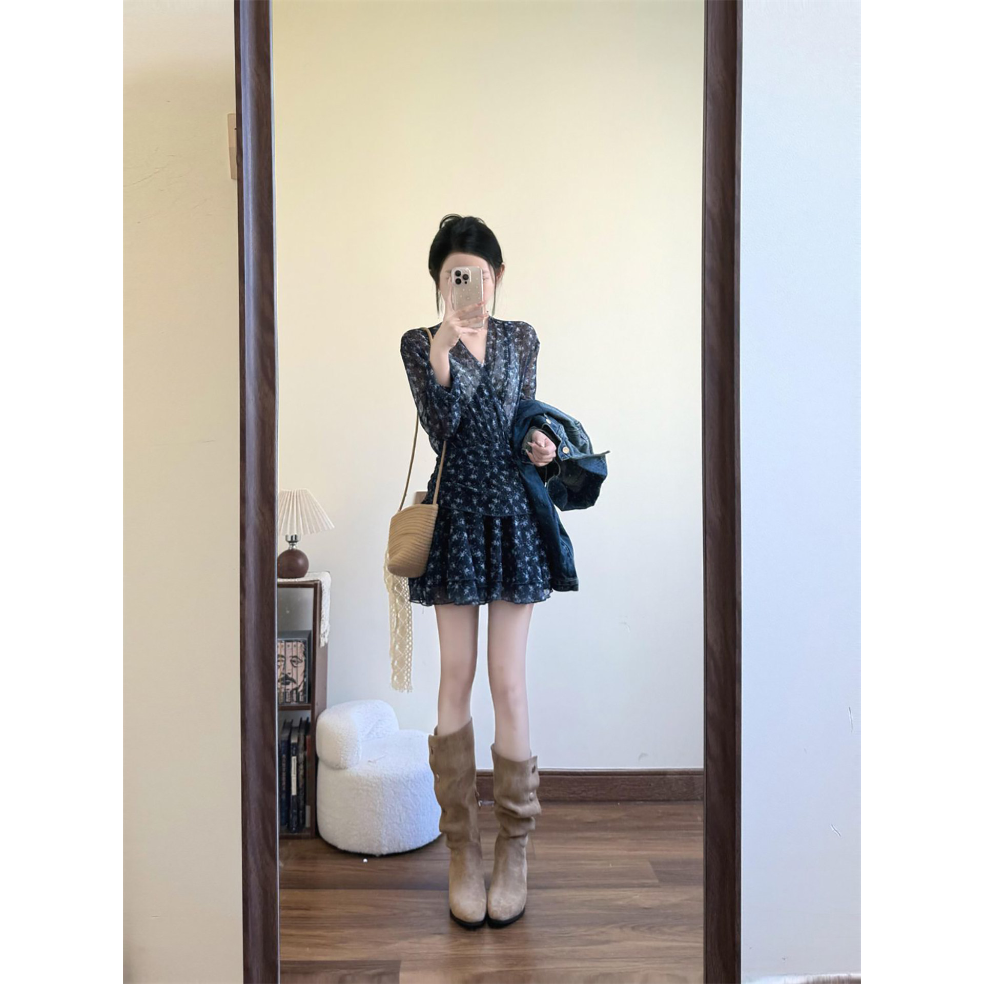 早春时尚气质温柔感牛仔翻领短款外套搭配v领碎花连衣裙两件套装