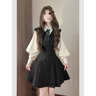 韩系气质减龄学院风白色长袖衬衫搭配黑色背心百褶连衣裙两件套装