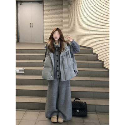 马甲棉服+灰色长裤+毛衣开衫