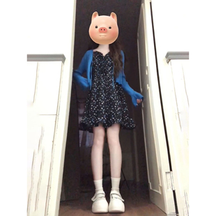 两件套装 新款 温柔气质风黑色碎花吊带连衣裙搭配蓝色针织毛衣开衫