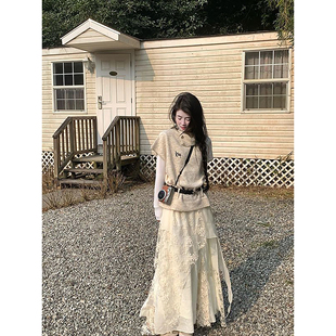 法式温柔高领杏色针织毛衣搭配长袖打底衫搭配蕾丝半身裙三件套装