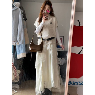 法式温柔软糯杏色针织马甲毛衣+长袖打底衫+蕾丝半身长裙三件套装