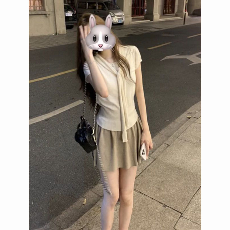 假两件上衣+高腰半身裙