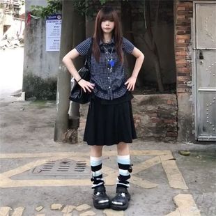 韩系一整套辣妹气质复古下摆花边格子衬衫 黑色百褶半身裙两件套