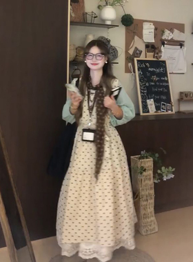 新款简约通勤慵懒风背带波点连衣裙搭配绿色宽松长袖衬衫两件套装