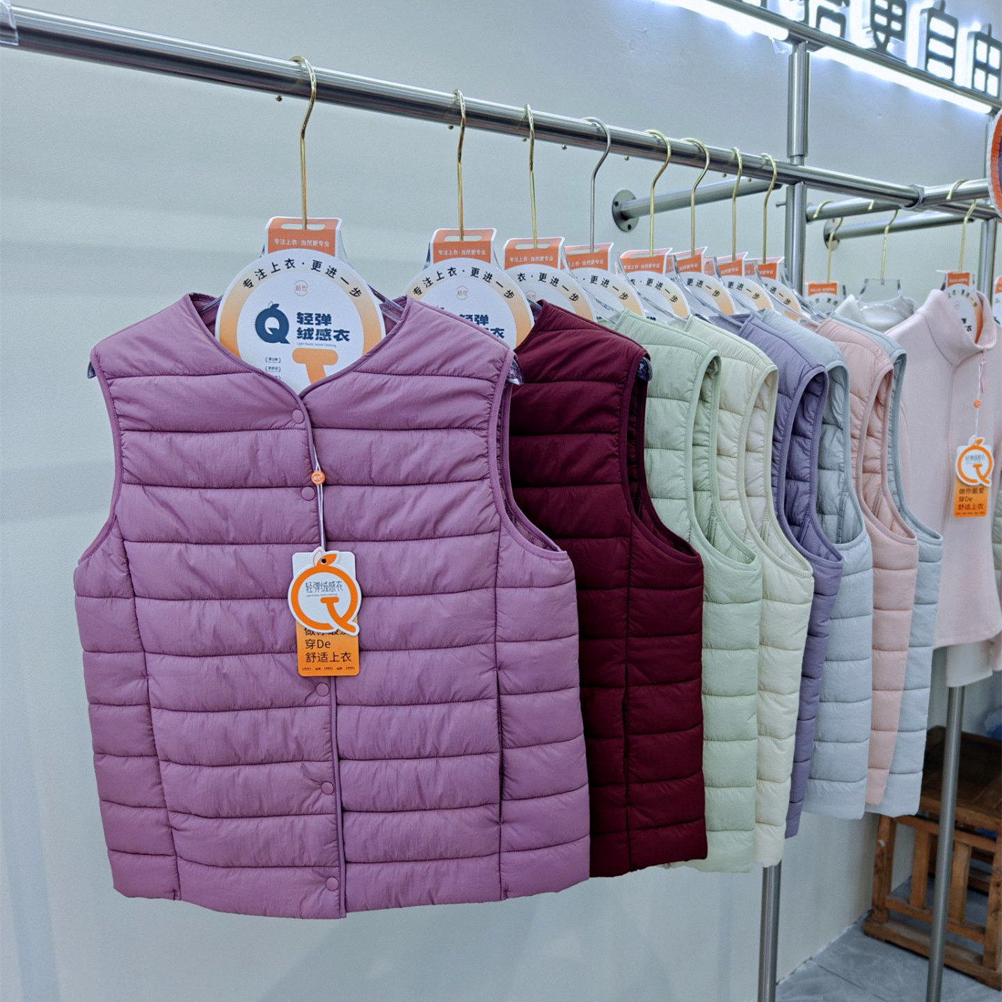 2025猫有范桔也马甲冬新款8851女绵羊毛圆领空气层时尚休闲厚坎肩