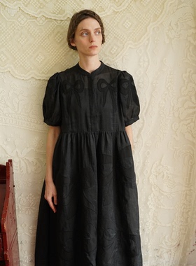 83折【Unlogical Poem】复古文艺重工刺绣蝴蝶结立领长款连衣裙