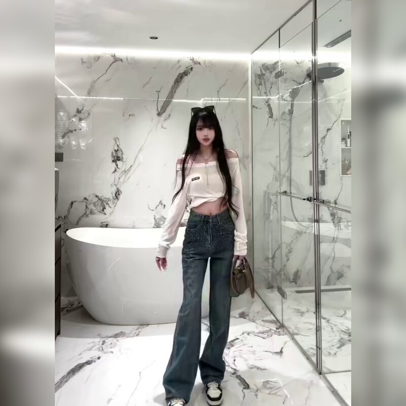 时尚低腰牛仔裤直筒款展现随性风格日常百搭舒适潮流单品