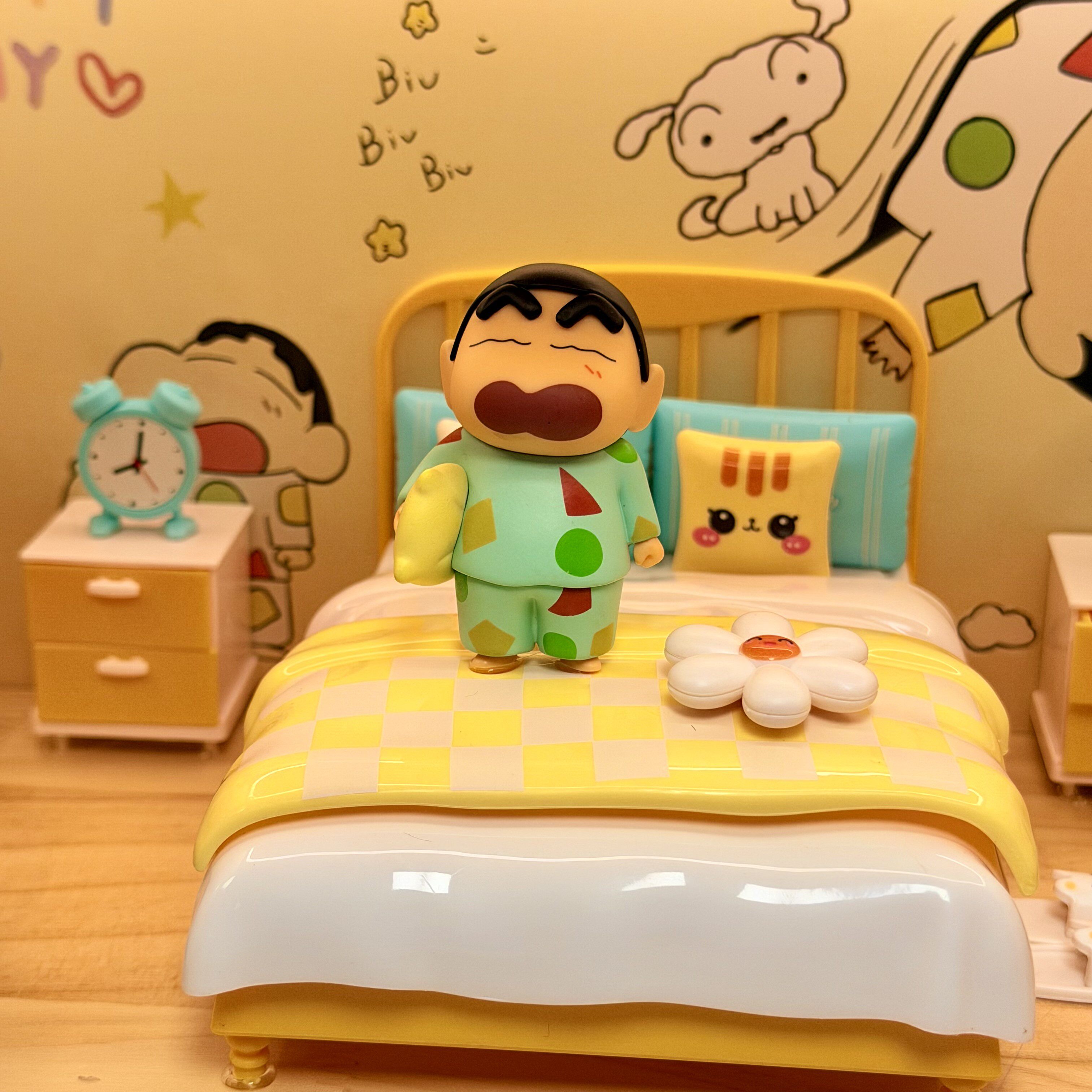 正版蜡笔小新盲盒手办摆件夜灯系