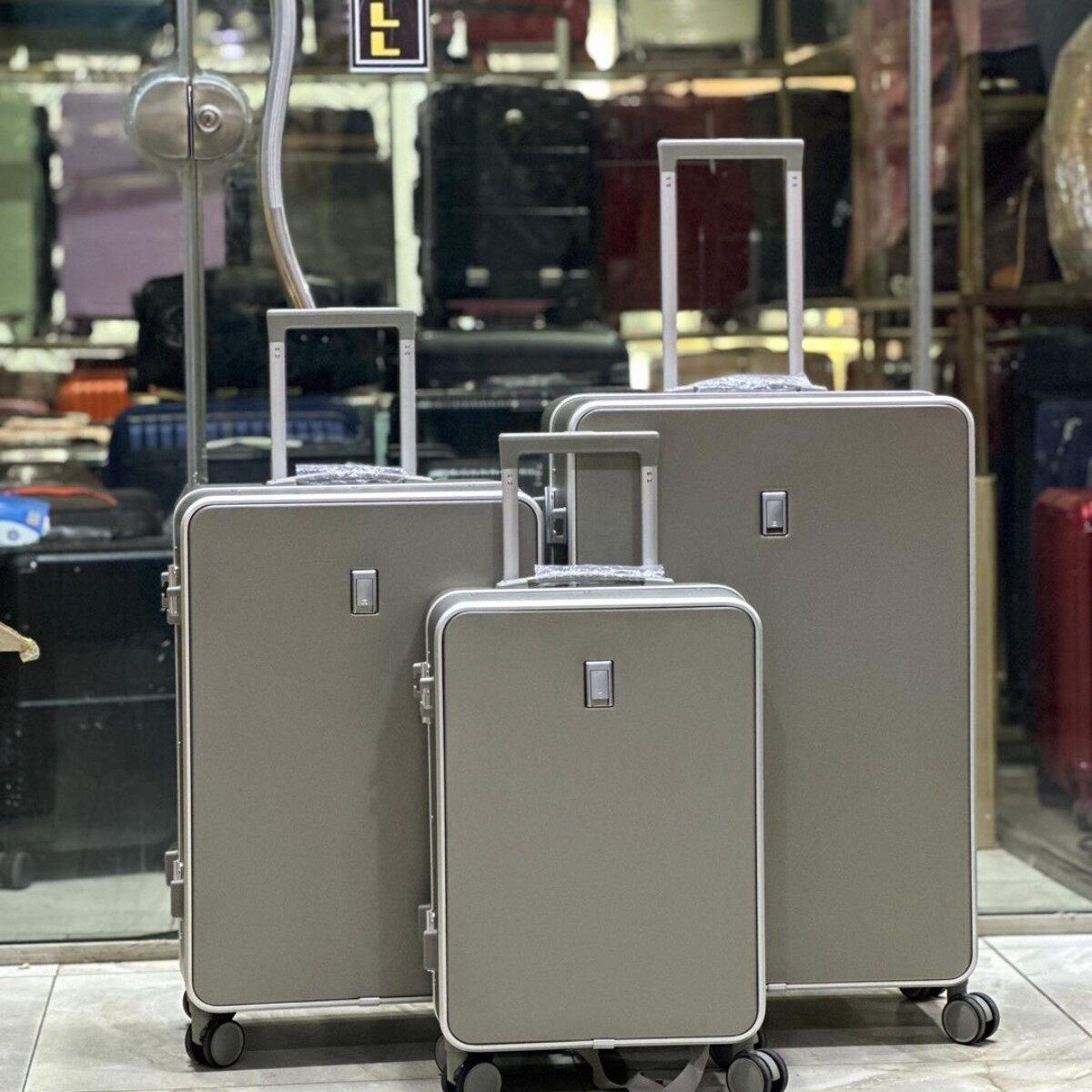 Hot-selling model of full PC luggage box in stock,suitcase