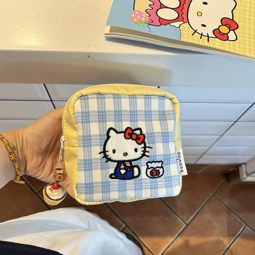 奶黄格子化妆包小型外出便携包可爱卡通出门卫生巾收纳包杂物小包