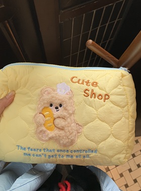 黄色小熊手拿化妆包外出便携化妆品口红杂物收纳包可爱卡通洗漱包