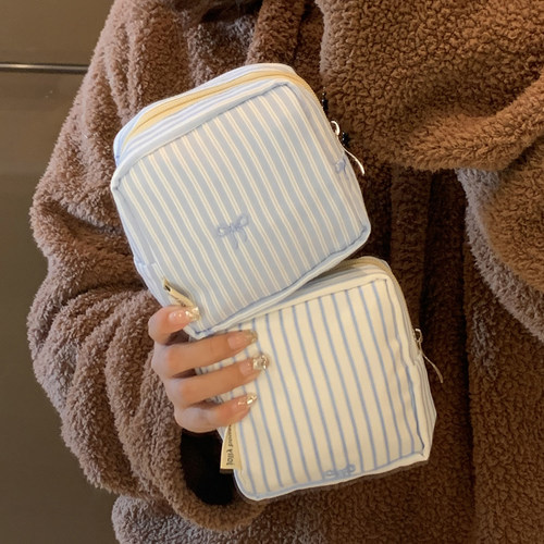 高颜值小化妆包女外出便携洗漱收纳包化妆品拍立得卫生巾包零钱包