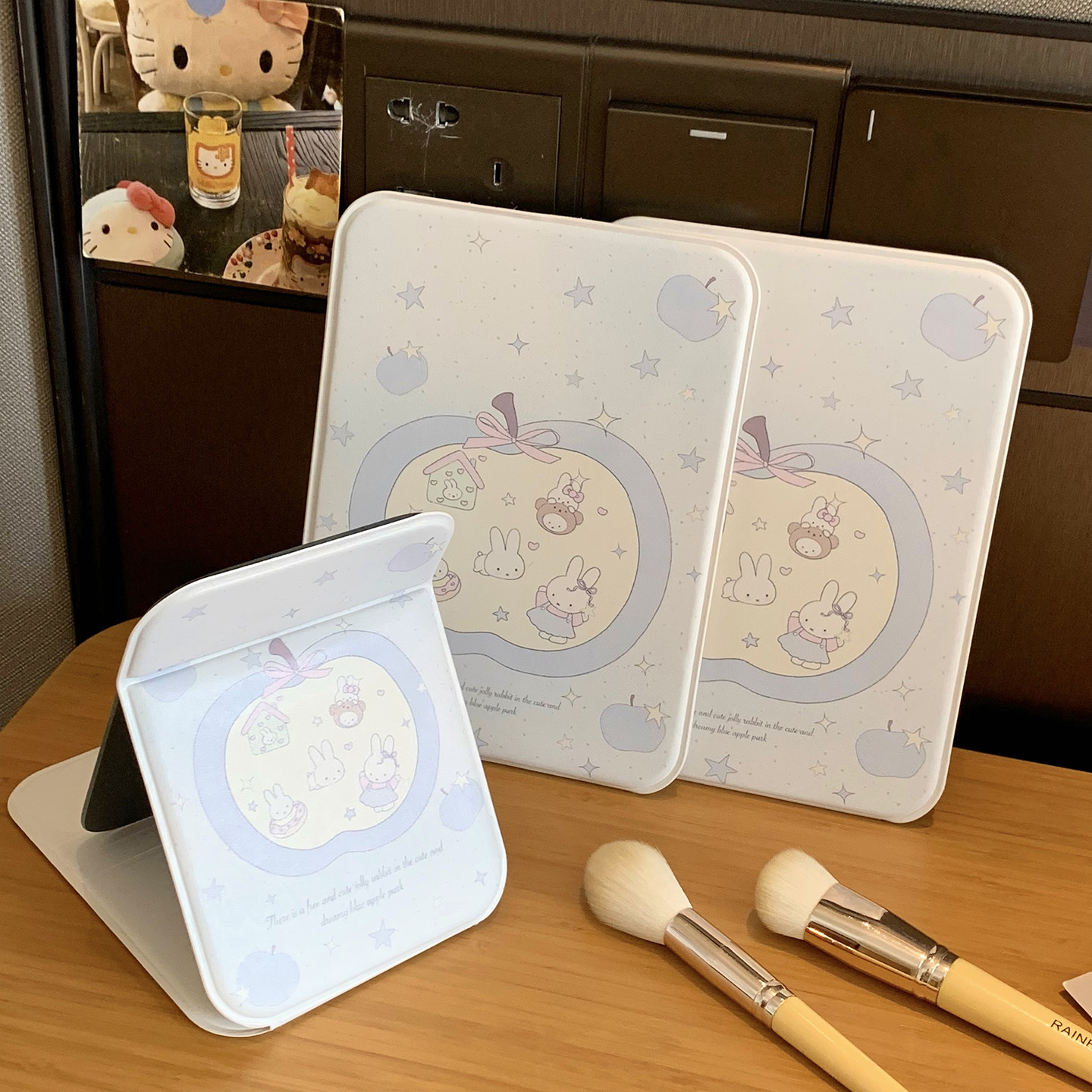 可爱小镜子随身携带化妆镜台式桌面折叠镜学生办公室宿舍可立大号