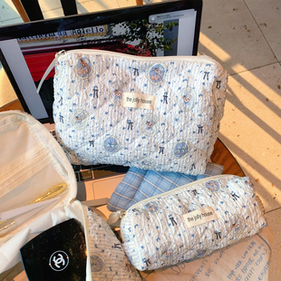 化妆包女新款可爱高级感护肤品收纳包便携旅行小拎包大容量化妆袋