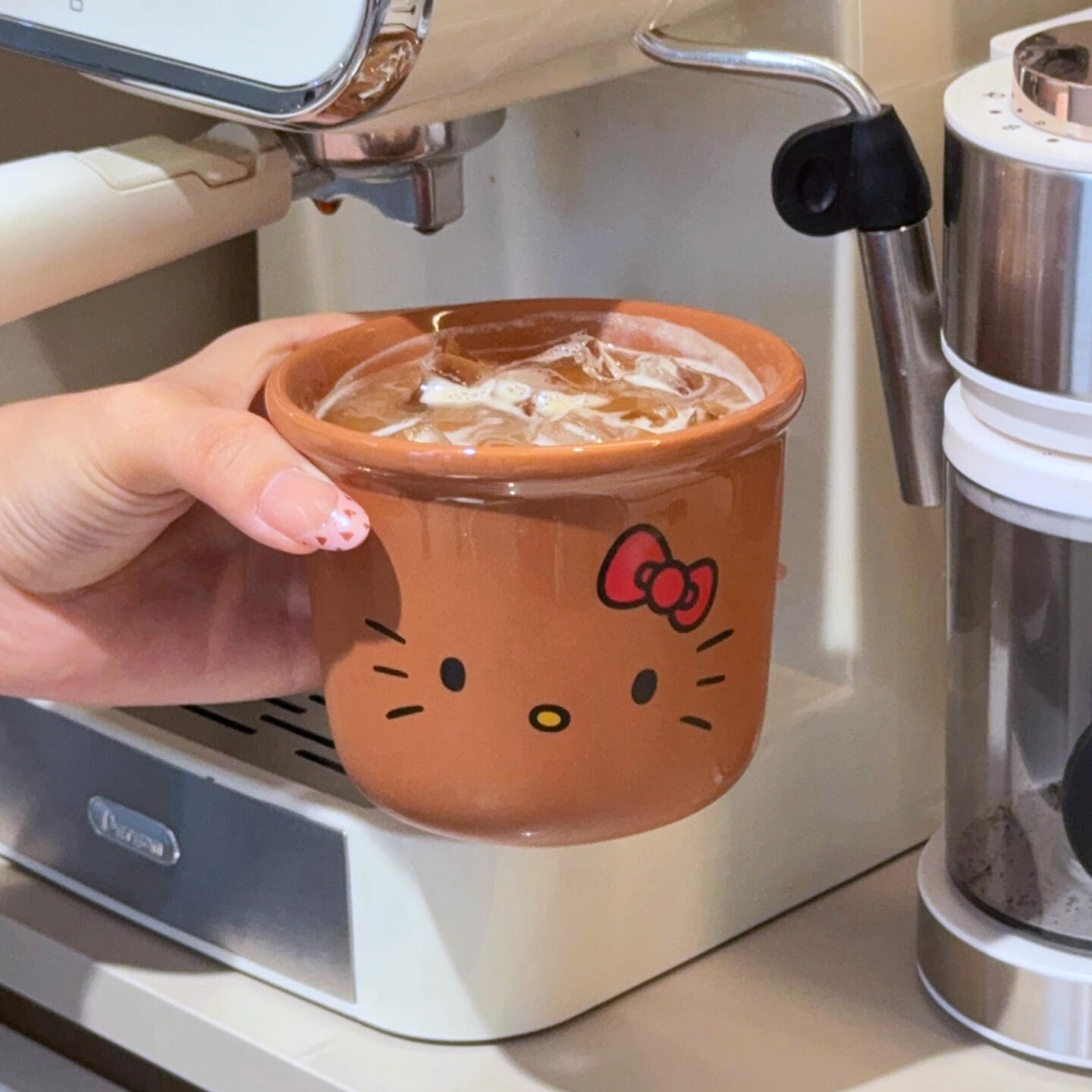 创意手握咖啡杯子陶瓷马克杯女可爱卡通水杯家用特别好看的拿铁杯