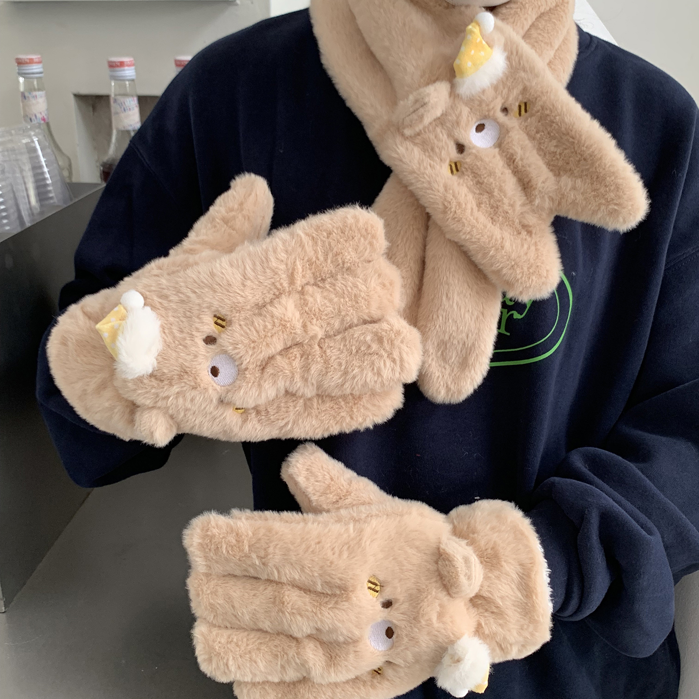 可爱小熊毛绒手套冬加厚毛茸茸围巾女生骑车保暖防风防寒可触屏