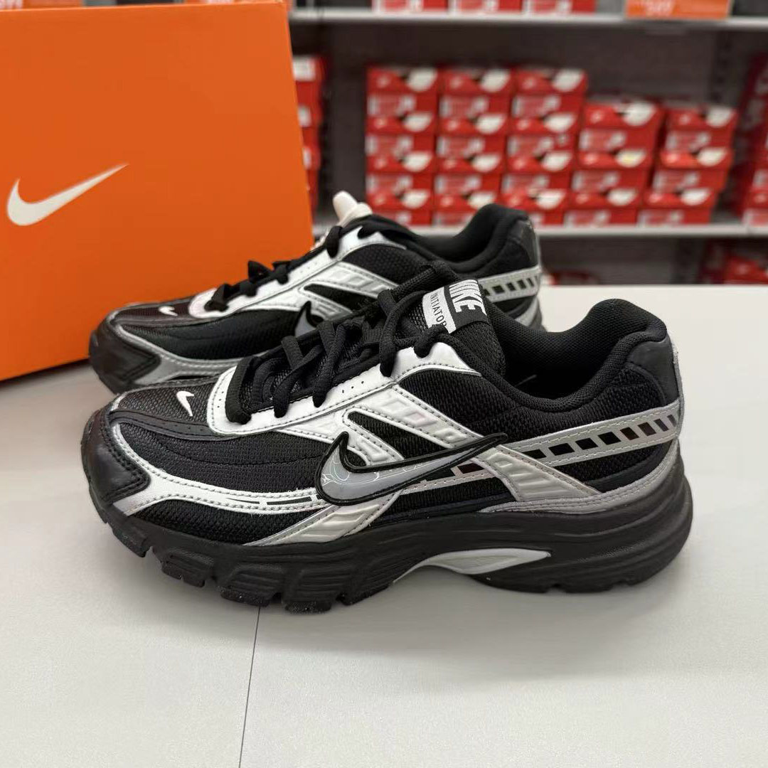 耐克 Nike Initiator 女子低帮复古机能风运动跑步鞋 IO7597-001