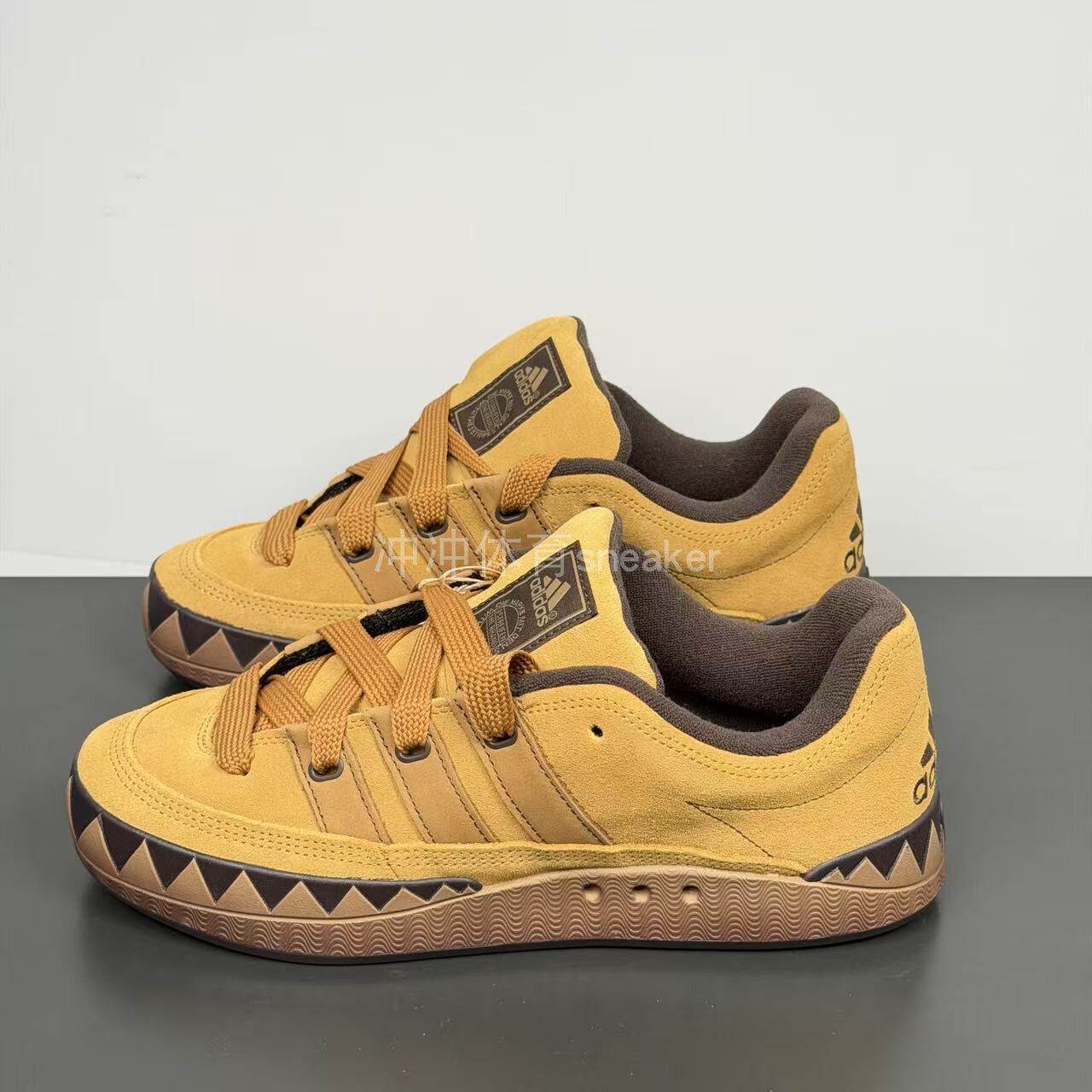 ADIDAS阿迪达斯正品 ADIMATIC 运动休闲低帮鲨鱼面包板鞋 JR8035