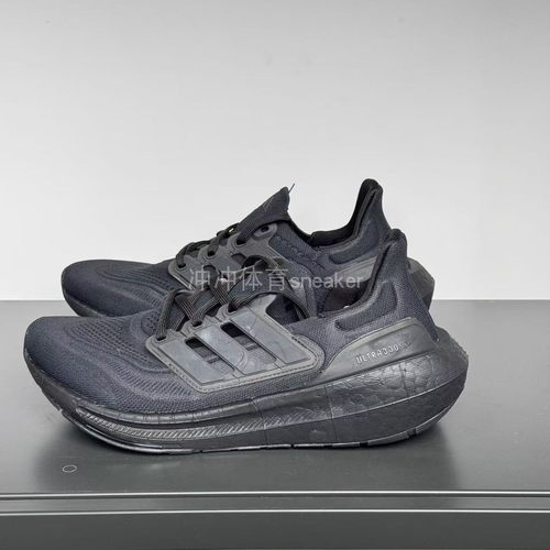 阿迪达斯跑鞋男子防滑耐磨跑步鞋