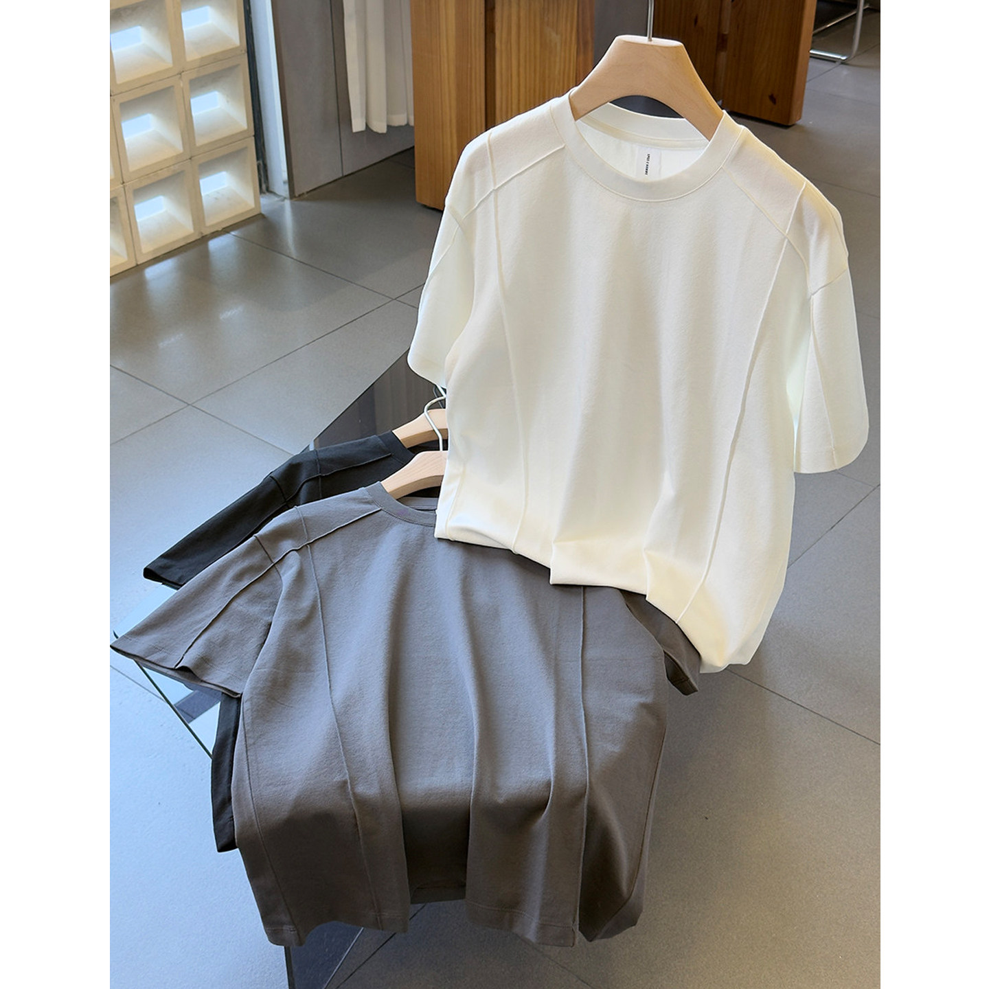 夏季短袖T恤男2026年新款白色压折线宽松体恤休闲大码五分袖上衣