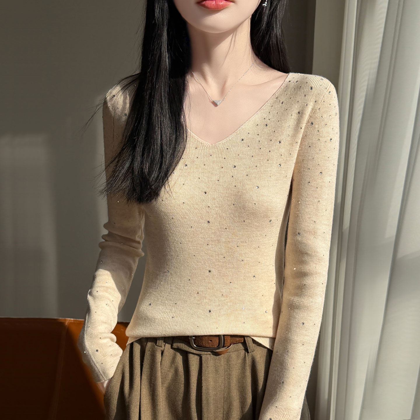 V领纯色烫钻羊毛针织衫女士毛衣内搭春季薄款时尚修身上衣打底衫