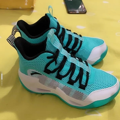 安踏儿童防滑耐磨低帮篮球鞋