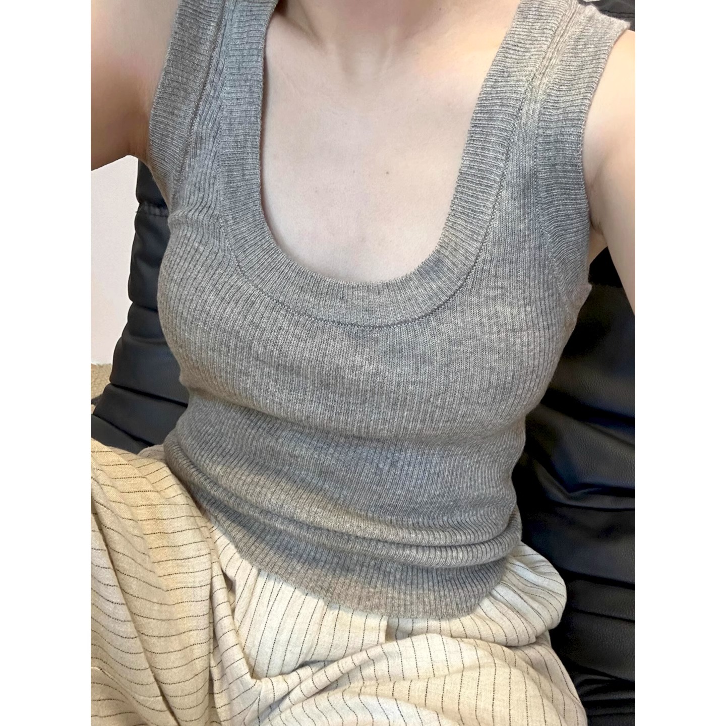 灰色高级感薄款弹力U领打底衫女