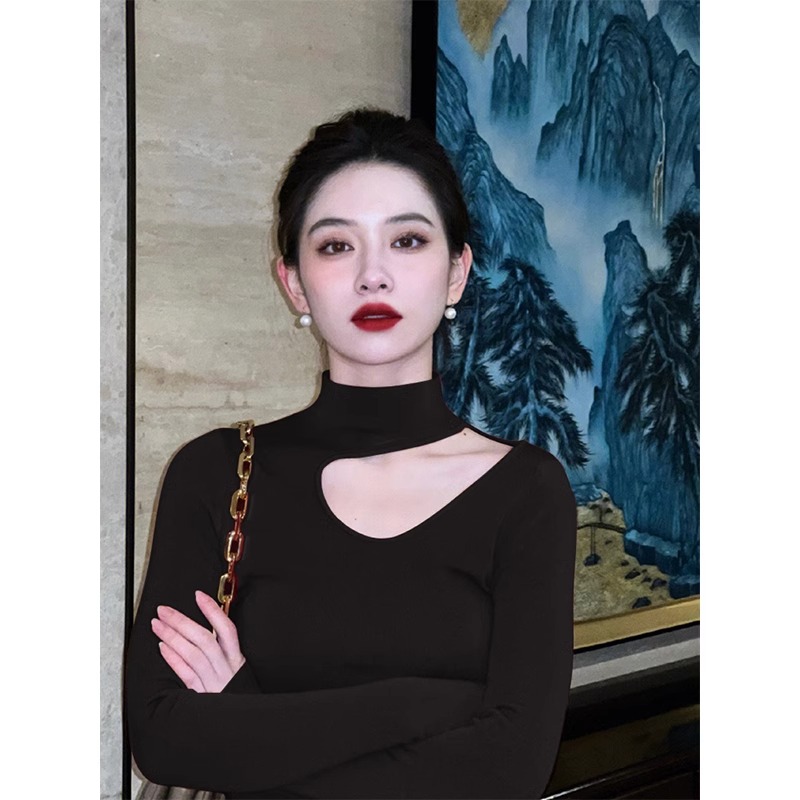 羊毛半高领内搭镂空针织上衣