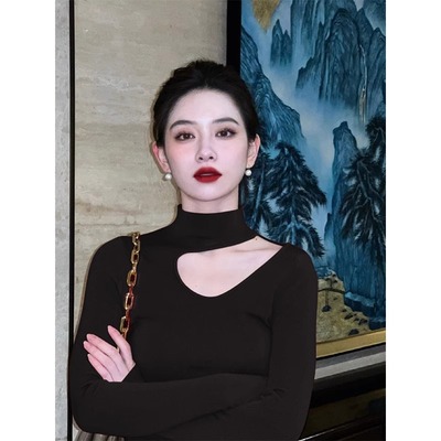 羊毛半高领内搭镂空针织上衣